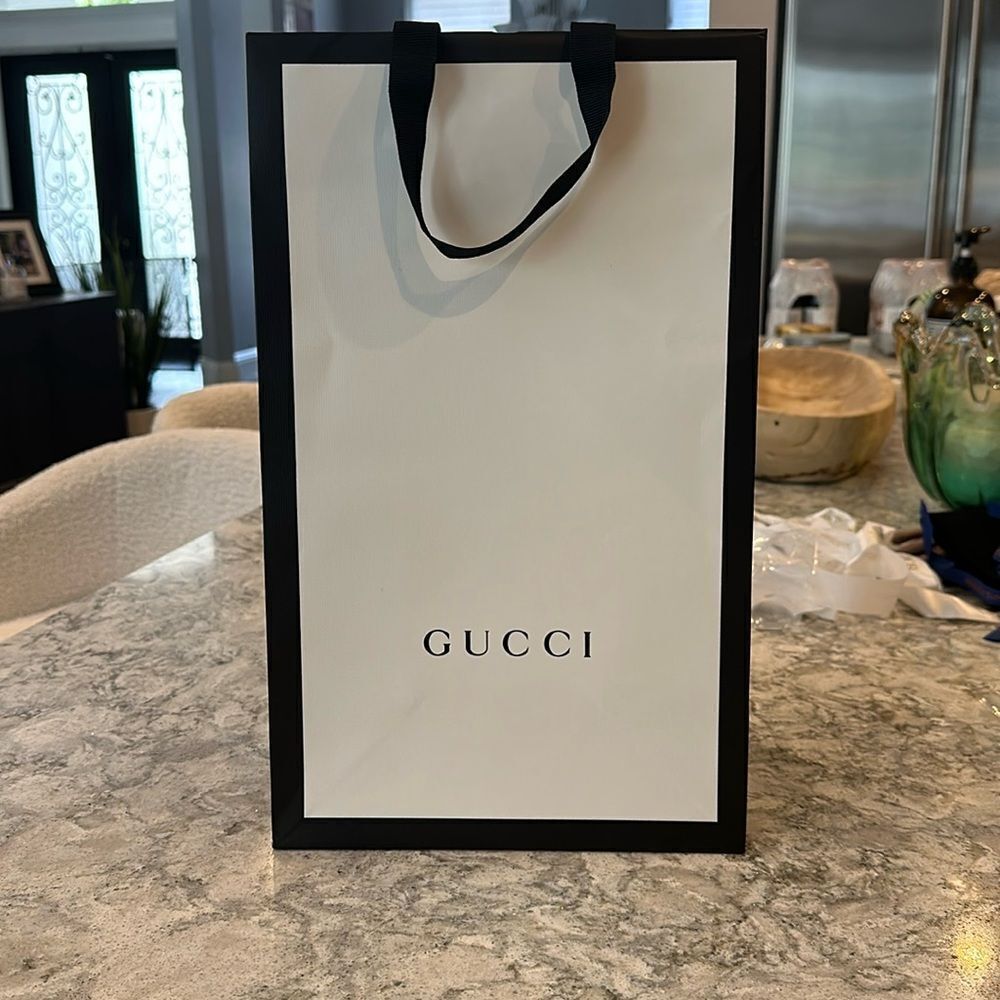 🛍️ Authentic Gucci Shopping Bag - 9” x 15” x 5.5” - Stylish and Practical!